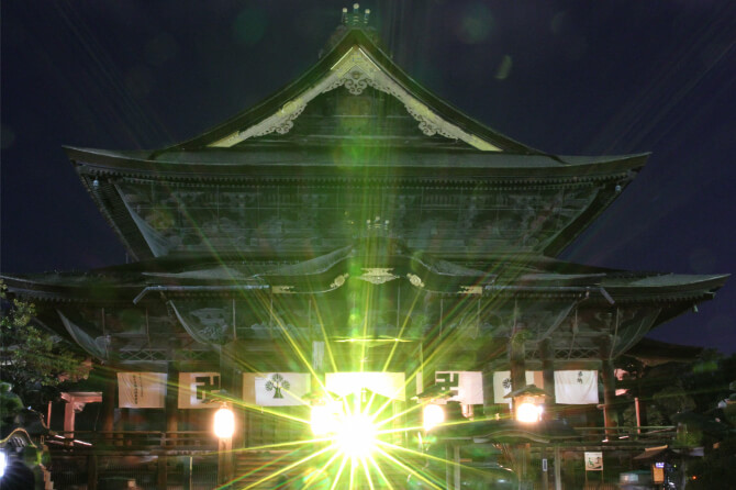 A production of fantastic illumination at Zenkōji Temple